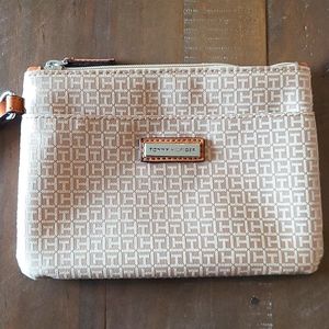 NWOT Tommy Hilfiger Wristlet